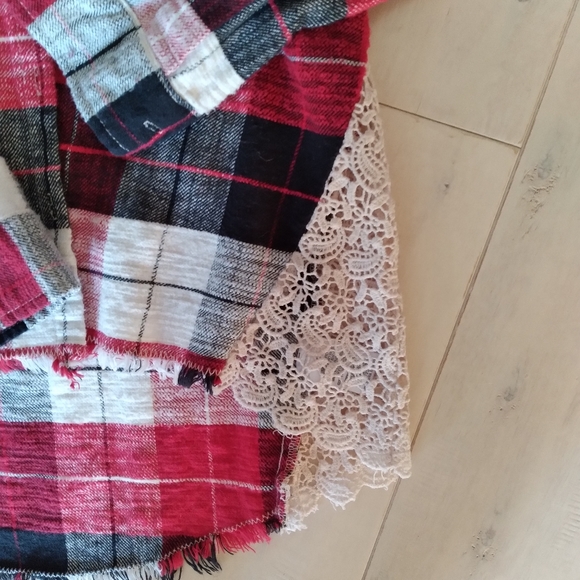 Woven flannel shirt with lace panels - Picture 8 of 8